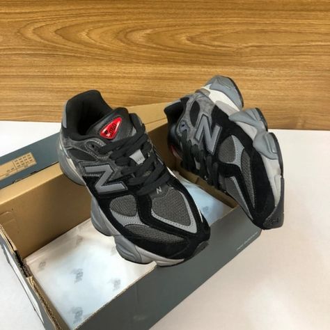 New Balance 9060 black/grey Back To School Shoes Black People, Black New Balance 9060, New Balance Shoes Black, 9060 New Balance, New Balance 9060 Black, Black New Balance, Grey New Balance, New Balance Outfit, New Balance 9060