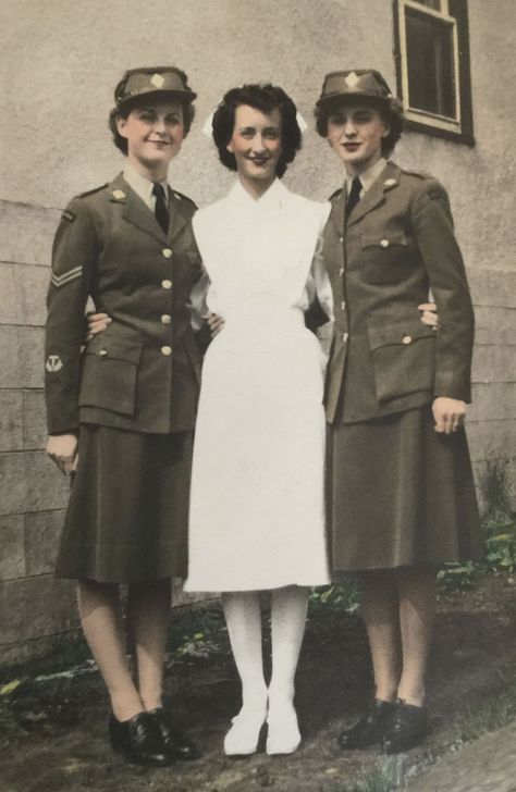 Three sisters pose, two in khaki army uniforms and one in white nurse's uniform 1940s Army Woman, Canadian Army Uniform, Wwii Uniforms United States, 40's Aesthetic, Women In Military, Military Woman, Wwii Fashion, Ww2 Women, Women's Army Corps