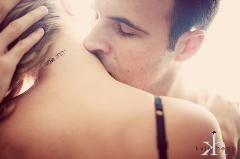 couples Love Kiss, Photo Couple, Hopeless Romantic, Love Is Sweet, Couple Photography, Photo Inspiration, Photography Inspiration, A Man, Photo Sharing