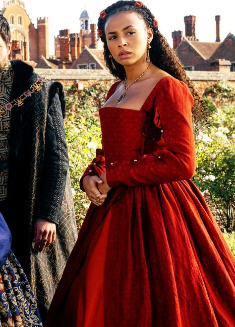 Abbie Hern as Bess in My Lady Jane (TV Series, 2024-). Alyssa Velaryon, Baela Targaryen, My Lady Jane, Tudor Dress, Period Pieces, Hollywood Costume, Lights Camera Action, Jane Dress, Vintage Inspiration