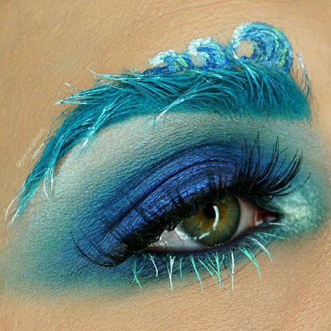 Makeup Water Inspired Makeup Looks, Wave Eye Makeup, Water Goddess Makeup, Water Eye Makeup, Ocean Themed Makeup, Water Makeup Element, Ocean Makeup Looks, Water Makeup Look, Water Inspired Makeup