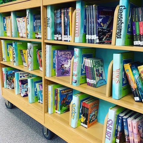 School Library Themes, School Library Organization, School Library Book Displays, Elementary Librarian, School Library Decor, Library Signage, School Library Design, School Library Displays, Middle School Libraries