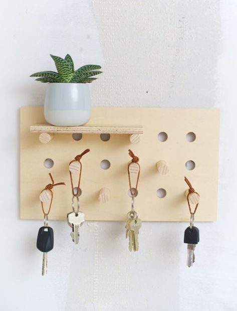 45 Functional Pegboard Ideas For All Your Needs | HomeMydesign Diy Pegboard, Pegboard Ideas, Diy Home Accessories, Astuces Diy, Key Rack, Diy Interior, Shelf Design, Décor Diy, Peg Board