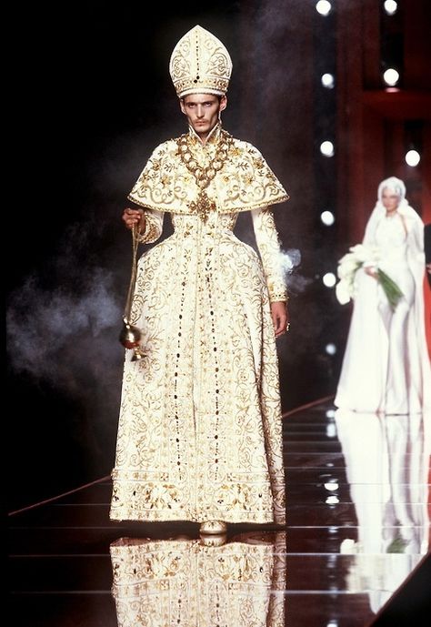 R_Galliano_Dior Haute Couture 2001 Catholic Fashion, Galliano Dior, Gala Themes, Diane Arbus, Dior Collection, Christian Dior Haute Couture, Dior Haute Couture, John Galliano, Fantasy Fashion