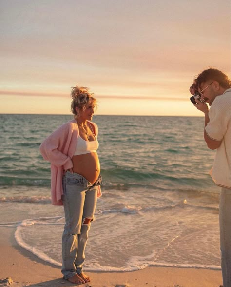 Maternity Shoot Beach, Beach Pregnancy Announcement, Pregnancy Announcement Photoshoot, Cute Pregnancy Pictures, Maternity Photo Outfits, Maternity Photography Poses Pregnancy Pics, Beach Maternity Photos, Couple Pregnancy Photoshoot, Maternity Photoshoot Outfits