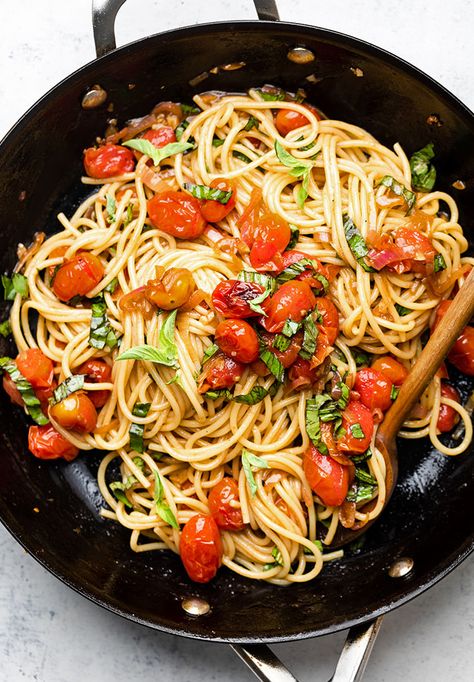 White Wine Tomato Sauce, Pasta With Cherry Tomatoes Simple, White Wine Cherry Tomato Pasta, Cherry Tomato Paste Recipe, Spaghetti With Cherry Tomatoes And Basil, Lemon Tomato Basil Pasta, Light Tomato Pasta, White Wine Tomato Pasta Sauce, Fresh Cherry Tomato Pasta