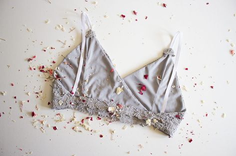 Triangle Bralette Tutorial & Pattern | DIY Clothes Tulle Socks Diy, Bralette Sewing Pattern, Diy Bralette, Thrift Style, Diy Cape, Tulle Socks, Bralette Pattern, Sewing Lace, Diy Vetement