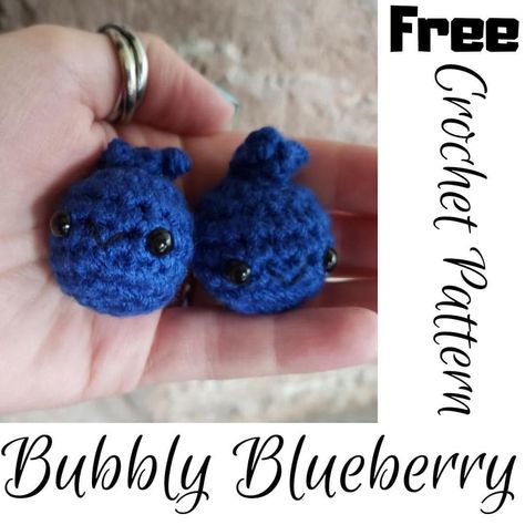 These sweet little blueberries are the cutest thing you've ever seen! Make your own here with this free pattern! Crochet Blueberry, Crochet Creatures, Amigurumi Food, Crochet Giraffe Pattern, Nerd Games, Crochet Fruit, Crochet Cat Pattern, Crochet Earrings Pattern, Crochet Keychain Pattern