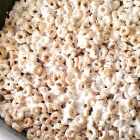 http://asouthern-soul.blogspot.com Marshmallow Treats Recipe, Cheerio Treats, Cheerios Recipes, Cheerio Bars, A Southern Soul, Chocolate Dipped Marshmallows, Lucky Charms Marshmallows, Honey Nut Cheerios, Krispie Treats Recipe