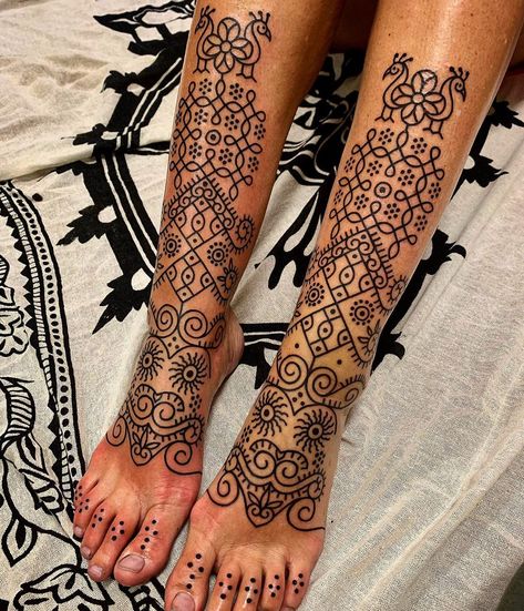 Swasthik Iyengar on Instagram: “Kolam feet and front of shins for tough Fiona, thank you so much, stoked to do these 🙏🏽🌺. More traditional Indian pattern work please. To…” Kolam Tattoo, Tattoo Shin, Shin Tattoos, Indian Henna Tattoo, Kolam Dots, Mama Tattoo, Indian Henna, Cool Ear Piercings, Indian Tattoo