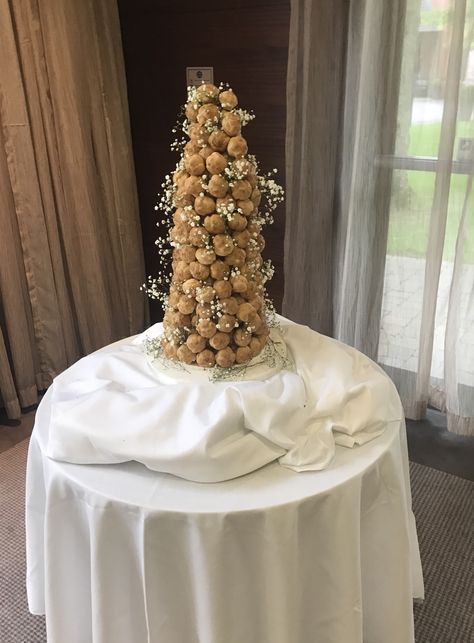 Croque En Bouche Wedding, Croquembouche Christmas, Croquembouche Tower, Wedding Croquembouche, Croquembouche Wedding, Sugar Flowers Cake, Pretty Wedding Cakes, Provence Wedding, Holiday Inspo