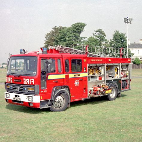 Fire Engine Party, Firefighter Pictures, Colors Of Fire, Cool Fire, Fire Equipment, Fire Brigade, Fire Apparatus, Fire Service, House Fire