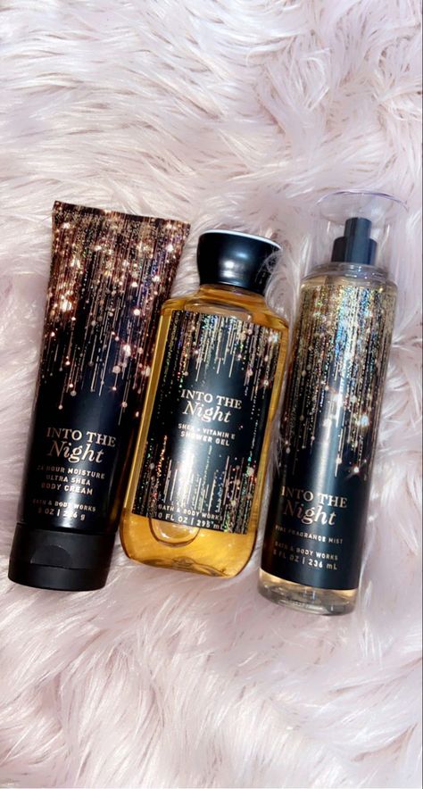 Bath N Body Works, Fragrances Perfume Woman, Body Hygiene, Simple Skincare Routine, Bath And Body Works Perfume, Shower Skin Care, Body Smells, Smell Goods, Perfume Scents