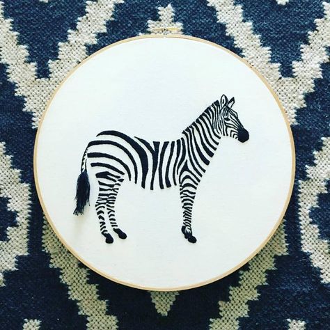 Zebra Embroidery, Name Embroidery, Garden Quilt, Sister In Law, Art Drawings Sketches Simple, Hand Embroidery Designs, Punch Needle, Zebras, Craft Tutorials