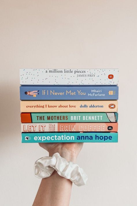 Photography Ideas For Books, Reading Aesthetic Instagram, Photography Of Books Ideas, Books Inspo Aesthetic, Photo Ideas For Bookstagram, Pictures Of Books Aesthetic, Book Styling Photography, Simple Bookstagram Photography Ideas, Book Inspo Aesthetic