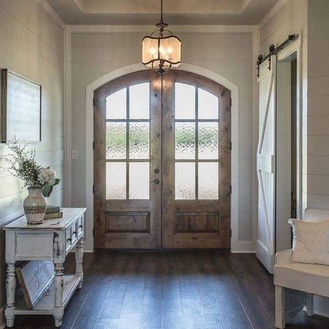 Rustic Farmhouse Entryway, Arched French Doors, Arched Front Door, French Front Doors, Diy Sliding Door, French Doors Exterior, Farmhouse Entryway, Farmhouse Doors, Double Front Doors