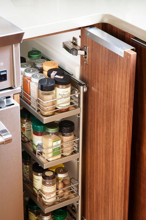 18 Pullout Kitchen Storage Ideas That Boost Organization and Convenience Small Kitchen Storage, Diy Kitchen Storage, Small Space Storage, Small Space Kitchen, Kitchen Cabinet Organization, Smart Kitchen, Kitchen Design Decor, Pantry Storage, Smart Storage