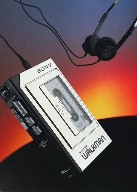 Cassette Futurism, Old Computer, Sony Walkman, Retro Gadgets, Old Computers, Cassette Player, Daft Punk, Computer Hardware, Futurism