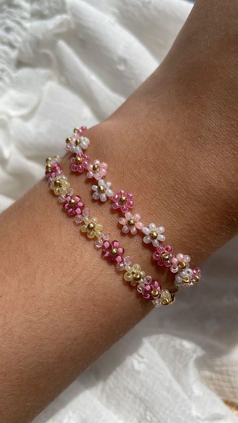 yourgoldenangel on Instagram: make a beautiful pink & yellow flower bracelet with me 🌼🤍🌸 (sorry for this sound but I really needed to use it 😅) • • • • #flowerbracelet… Pink And Yellow Beaded Bracelet, Clay Bead Flower Bracelet, Pink Flower Bracelet, Yellow Beaded Jewelry, Beaded Flower Earrings Tutorial, Flower Seed Bead Bracelets, Beaded Jewelry Flower, Beaded Bracelets Flower, Seed Bead Flower Bracelet