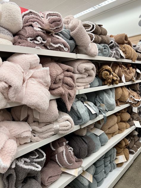 Pile Of Blankets Aesthetic, Fluffy Blanket Aesthetic, Blankets Aesthetic, Pajama Ideas, Blanket Aesthetic, Barefoot Dreams Blanket, Cozy Bathroom, Wedding Gift Ideas, Cozy Home Decor