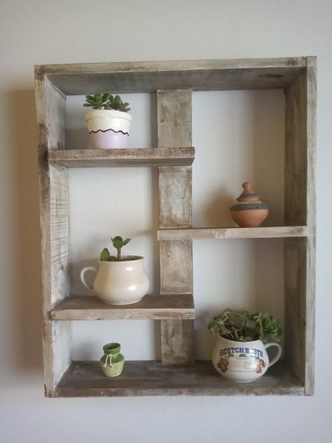 Wall Shelving Ideas, Pallet Shelves Diy, 2x4 Projects Diy, Diy Wood Plans, Small Craft Rooms, Barn Wood Projects, Pallet Decor, Diy Wooden Projects, Wood Shop Projects