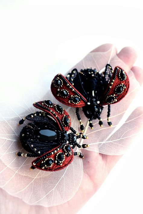 Cow Jewelry, Summer Wedding Jewelry, Beetle Design, Ladybug Brooch, Beaded Bugs, Beetle Insect, Insect Jewelry, Insect Art, Bead Embroidery Jewelry