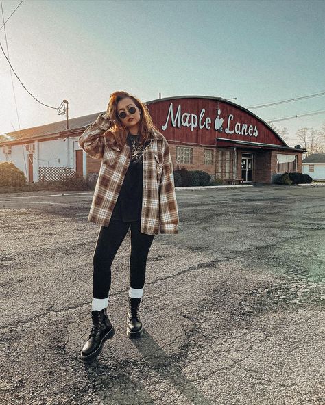 Leggings And Docs Outfit, Leggings Flannel Outfit, Oversize Flannel Outfit, Oversized Flannel Outfits Leggings, Flannel And Leggings Outfit, Oversized Flannel Outfit, Leggings And Flannel Outfit, Oversized Flannel Outfits, Flannel And Leggings