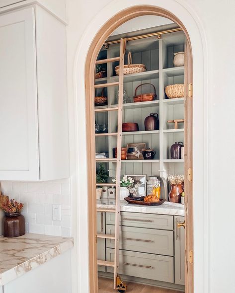 Archways In Homes, Pantry Shelving Ideas, Pantry Door Ideas, Small Wooden Crates, Wooden Pantry, Open Pantry, White Pantry, Small Pantry Organization, Farmhouse Pantry