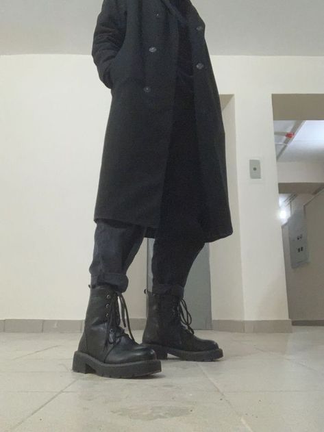 Trench Coat Outfit Men, Trenchcoat Aesthetic, Daemon Targaryen Aesthetic, Goth Outfits Men, Black Trenchcoat, Crystal Castles, Goth Guys, Masc Outfits, Daemon Targaryen