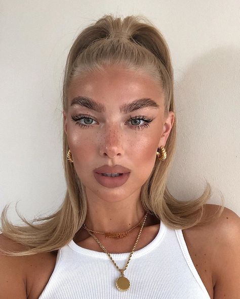 Instagram post by Jess Hunt • May 30, 2020 at 1:40pm UTC Blonde Hair Aesthetic, Jess Hunt, Hair Aesthetic, Blonde Hair, Makeup Looks, Blonde, Makeup, Hair, Gold