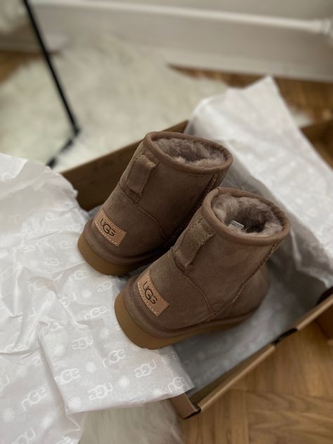 Ugg Mini Caribou, Ugg Caribou, Uggs Fashion, Uggs Mini, Ultra Mini Uggs, Brown Uggs, Ugg Mini, Ugg Classic Mini