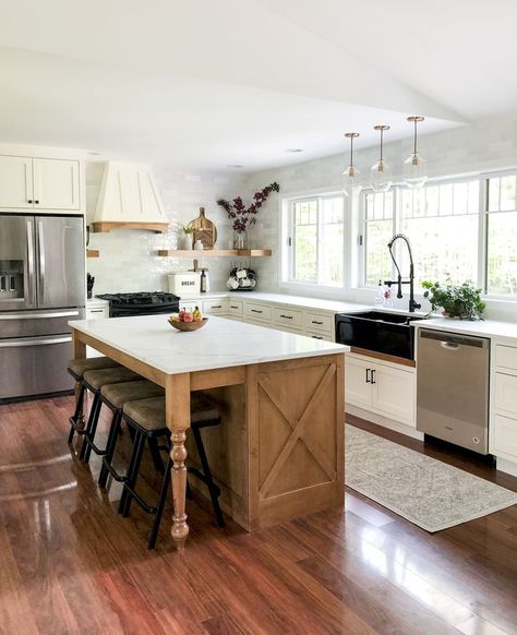 Do you love modern farmhouse style? Here are tips for how to use a black farmhouse sink to anchor your kitchen remodel design. Plus, how to mix finishes! #fromhousetohaven #blackfarmhousesink #farmhousesink Extend Kitchen Island, Island Extension, Cape Kitchen, Modern Farmhouse Interior Design, Farmhouse Interior Design, New Countertops, Kitchen Remodel Design, Classic Kitchen, Modern Farmhouse Kitchens