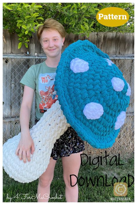 Giant Crochet Mushroom, Crochet Mushroom Pattern, Giant Crochet, Aesthetic Patterns, Mushroom Pattern, Crochet Aesthetic, Crochet Mushroom, Kawaii Crochet, Crocheted Items