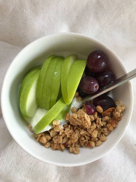 breakfast. Red Grapes, Apple Slices, Green Apple, Greek Yogurt, Granola, Acai Bowl, Yogurt, Oatmeal, Grapes