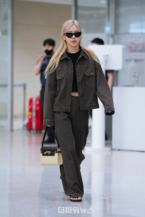 Rose Blackpink Style Airport, Airport Fashion Kpop, Blackpink Airport, Airport Outfits, Born Pink World Tour, Icn Airport, Rose Fashion, Mr Style, All Eyes On Me