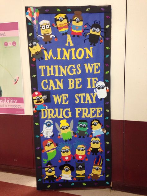 Minion red ribbon/ Halloween week. Door decorating contest Minion Classroom Door, Minion Door Decorations, Halloween Door Ideas, Halloween Decorations Outside, Red Ribbon Week Door, Halloween Door Decorations Classroom, Minion Classroom, Halloween Classroom Door, Halloween Classroom Decorations