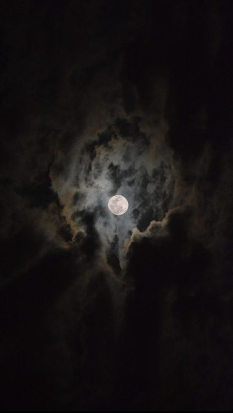 Univers Aesthetic, Moonlight Wallpaper, Moonlight Aesthetic, Moonlight Photography, Sky Photography Nature, Night Sky Wallpaper, The Moon Is Beautiful, Look At The Moon, Sky Moon