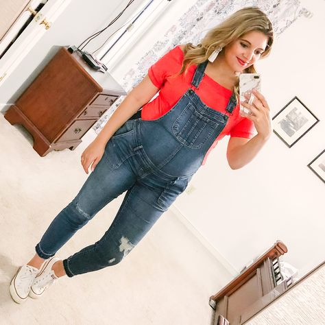 casual 4th of july outfit - red off shoulder tee and overalls! | patriotic outfit roundup - come see over 15 4th of july outfit ideas! bylaurenm.com 4th Of July Maternity Outfit, Christmas Festival Outfit, Festive Outfits Christmas, Red White And Blue Outfits, White And Blue Outfits, Maternity Fits, Festival Outfit Ideas, Pregnant Fashion, 32 Weeks Pregnant