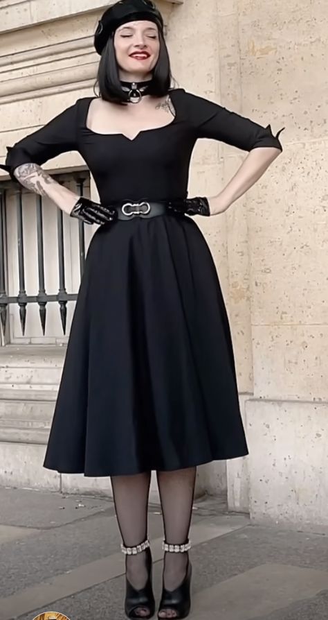 Goth Business Casual Work Outfits, Gothic Chic Fashion, Gothabilly Fashion, Edgy Work Outfits, Psychobilly Fashion, Arty Fashion, Style Evolution, Pin Up Outfits, Dark Outfits