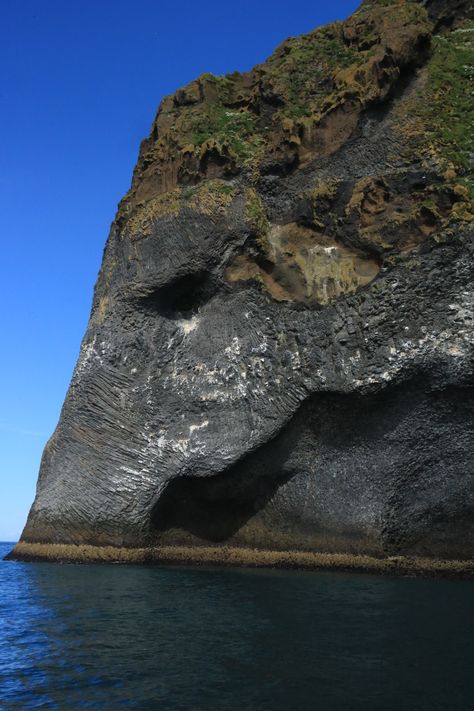 Elephant rock Vestmannaeyjar Iceland Elephant Rock Iceland, Elephant Rock, Dnd Dragons, Master Piece, Iceland Travel, Rock Formations, Reykjavik, Winter Travel, Earth Science