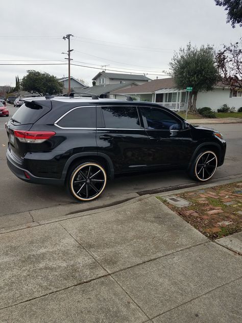 2017 Toyota Highlander rolling into the New Year on Vogue Tyres 💨 #Toyota | #Highlander | #Vogues 2017 Toyota Highlander, Family Suv, God Things, Toyota Highlander, Photo To Video, Car Pictures, Toyota, Suv Car, Suv