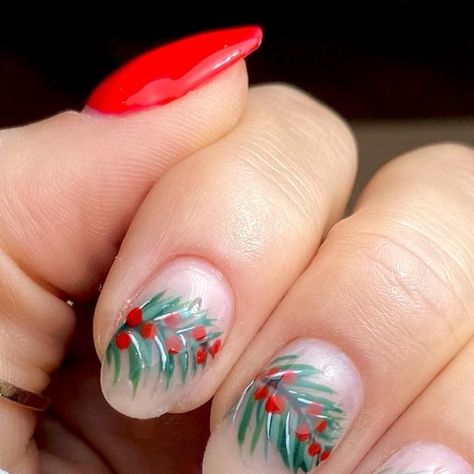 Zee Cee Beauty | Zoe Calero on Instagram: "• CHRISTMAS GARLAND • Christmas garlands are a must for the festive season. Prep: @lucypastorellitools_ Buildergel: @nailorder AnGel Seraph Colour: @nailorder | @the_gelbottle_inc Details: @nailstampingqueenuk - White Paint Pot Hydration: @nailorder Brazilian Booty #nailinspo #nailordermahogany #gelbottlebamboo #gelbottlecandy #bysarahpainypot #angelseraph #nailstampingqueenuk #winternails #novembernails #glittercuffs #hypoallergenic #hypoallergenicgelpolish #nailorder #nailordergelpolish #hemafreegelpolish #hemafreeproducts #wintergelcolours #wintergelnails #zeeceebeauty #nailart #nailartaddict #naildesigns #thesalonmaguk #zeeceebeauty #broxbourne #buildergel #hertfordshire" Garland Nails, November Nails, Christmas Garlands, Garland Christmas, Instagram Christmas, Painted Pots, Nail Stamping, White Paint, Christmas Garland