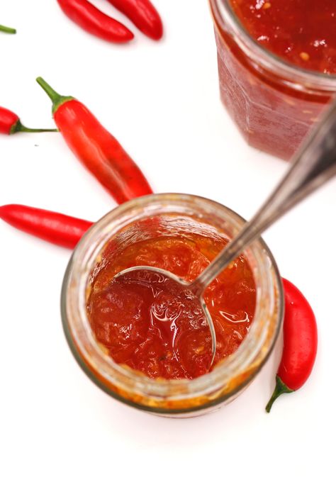 A recipe for sweet and spicy Sugar-Free Hot Chili Pepper and Onion jam made with plenty of serrano chili peppers combined with Habanero peppers and the sweet taste of shallots. Beautiful in color and sweet with heat, this easy sugar-free homemade hot pepper jelly recipe is perfect for entertaining or when you want to add a little spice to any keto dish! Hot Pepper Jam, Hot Pepper Jelly Recipe, Red Pepper Jelly Recipe, Pepper Jelly Recipe, Keto Condiments, Easy Roasted Cauliflower, Easy Jam Recipe, Pepper Jelly Recipes, Easy Jam