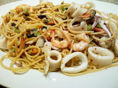 Belog Saya ; My Blog: spicy seafood aglio olio Seafood Aglio Olio, Aglio Olio Recipe, Crustless Quiche Lorraine, Aglio E Olio Recipe, Pandesal Recipe, Seafood Medley, Spicy Seafood, Seafood Mix, Seafood Pasta