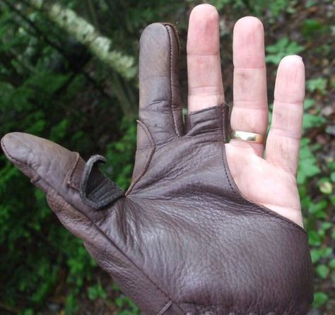 Archer Gloves, Archery Photography, Archery Thumb Ring, Archery Lessons, Archery Training, Archery Gloves, Steampunk Armor, Mounted Archery, Archery Gear