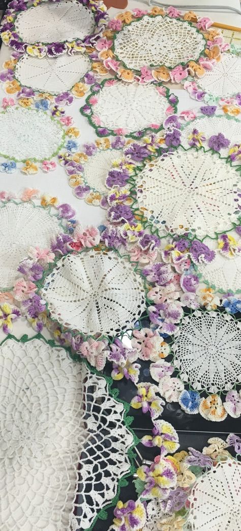 The Making of the Pansy Doily Quilt – Rhonda Dort Doily Quilt, Rhonda Dort, Vintage Handkerchiefs Crafts, Handkerchief Crafts, Vintage Quilts Patterns, Crazy Quilts Patterns, Doilies Crafts, Flower Quilts, Machine Quilting Designs