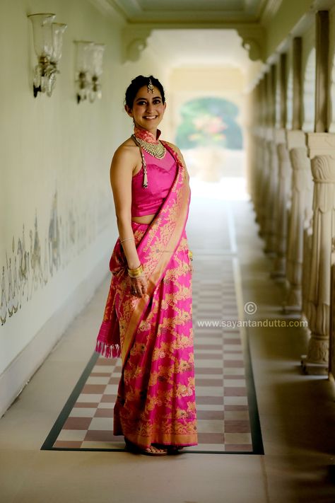 Contemporary Ways To Style Your Kanjeevaram Saree Saree With Crop Top, Unique Saree Draping, Synthetic Sarees, Draping Ideas, Unique Saree, Draping Styles, Blouse Images, Saree Draping Styles, Indian Princess