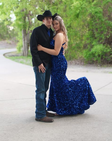 Dark Blue Prom Couple, Teal Prom Couple, Prom Guys, Prom Fits, Prom For Guys, 2024 Prom, Sweet Guys, April 6, 8th Grade