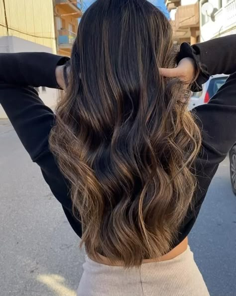 Balayage Hair Ash, Balayage Hair Caramel, Balayage Long Hair, Hair Dye Tips, Black Hair Balayage, Dark Brunette Hair, Brown Hair Inspo, Brunette Hair With Highlights, Balayage Hair Dark