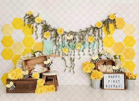 Honey Bee Photography Backdrop Yellow Floral Flowers - Etsy Brasil Bee Cake Smash, Honey Bee Photography, Happy Bee Day, Bee Cake, Bee Photography, Flowers Sunflowers, Bee Day, Matte Fabric, Magnetic Wall